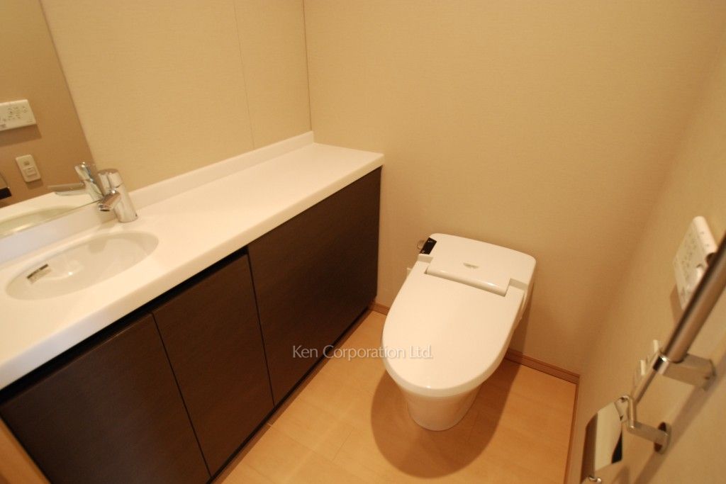 ラ・トゥール飯田橋の写真 トイレ ※19階の同じ間取タイプを撮影。仕様が異なることがあります。