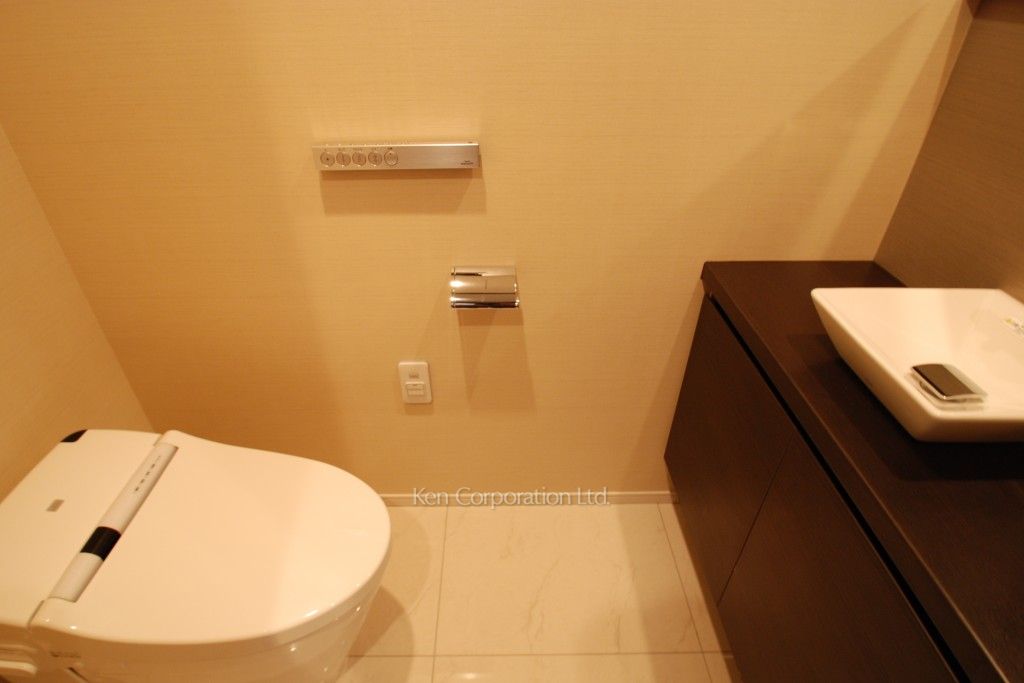 トイレ ※13階の同じ間取タイプを撮影。仕様が異なることがあります。