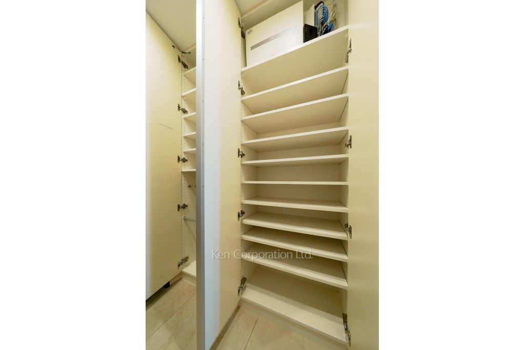 ラ・トゥール渋谷の写真 シューズクローゼット ※18階の同じ間取タイプを撮影。仕様が異なることがあります。