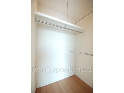 ラ・トゥール渋谷の写真 ウォークインクローゼット ※18階の同じ間取タイプを撮影。仕様が異なることがあります。