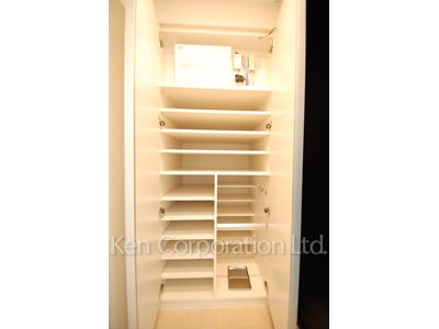 ラ・トゥール渋谷の写真 シューズクローゼット ※18階の同じ間取タイプを撮影。仕様が異なることがあります。