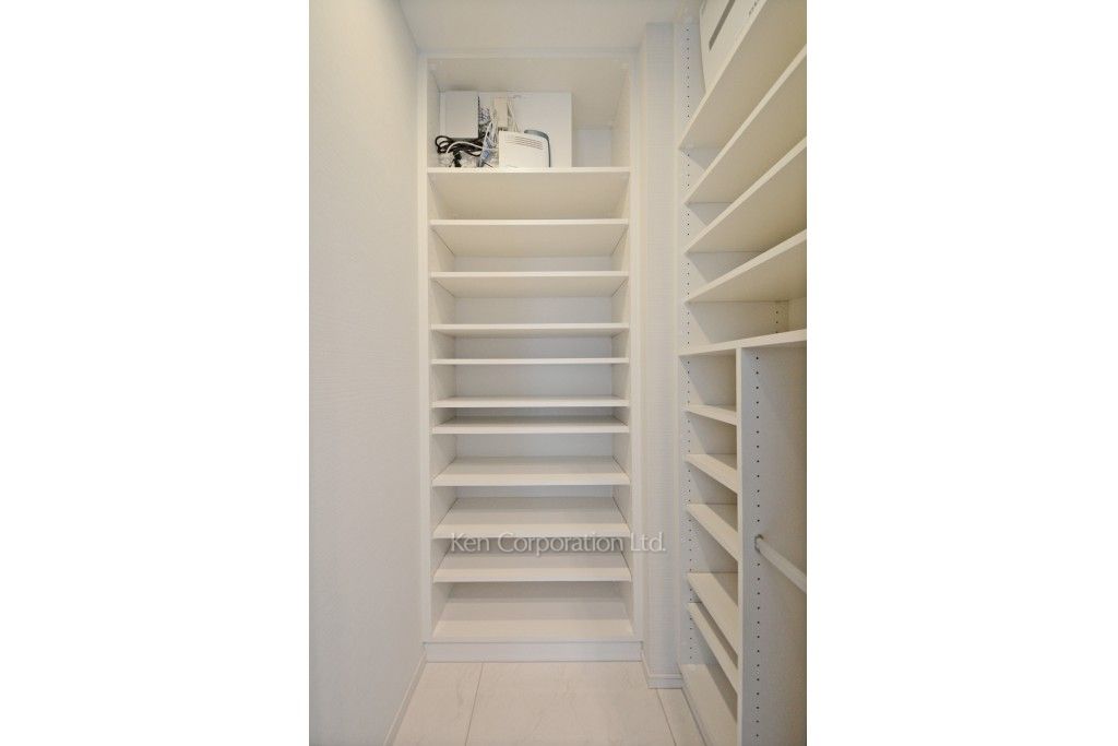 ラ・トゥール渋谷の写真 シューズインクローゼット ※13階の同じ間取タイプを撮影。仕様が異なることがあります。