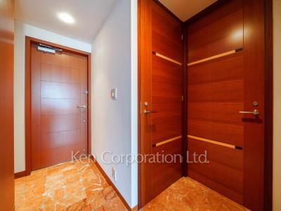 青山パークタワーの写真 玄関