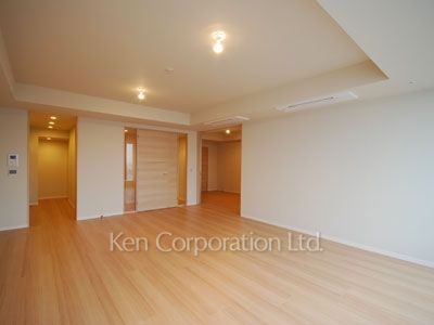 セントラルパークタワー ラ・トゥール新宿の写真 リビングダイニング ※32階の同じ間取タイプを撮影。仕様が異なることがあります。