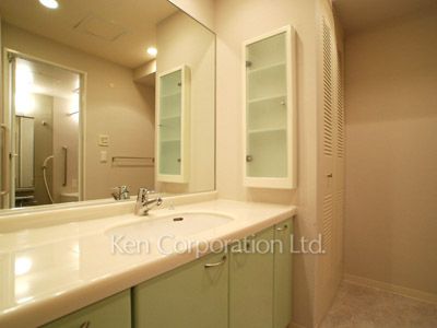 エンブレムコート明石町の写真 パウダールーム ※2階の同じ間取タイプを撮影。仕様が異なることがあります。