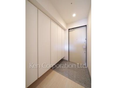 玄関 ※18階の同じ間取タイプを撮影。仕様が異なることがあります。