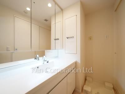 Brillia ist Tower 勝どきの写真 パウダールーム ※20階の同じ間取タイプを撮影。仕様が異なることがあります。