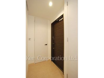 玄関 ※16階の同じ間取タイプを撮影。仕様が異なることがあります。