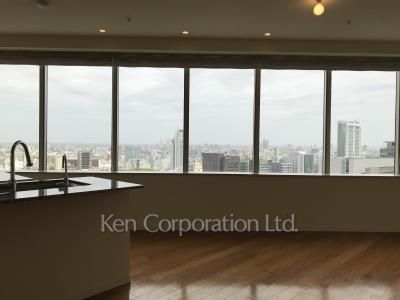 プラウドタワー千代田富士見の写真 リビングダイニング