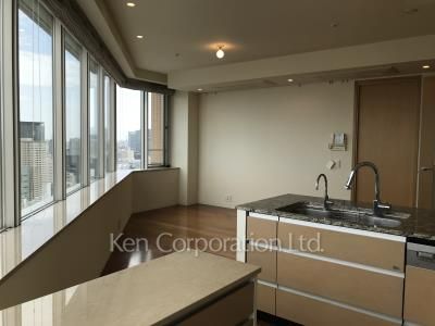 プラウドタワー千代田富士見の写真 リビングダイニング