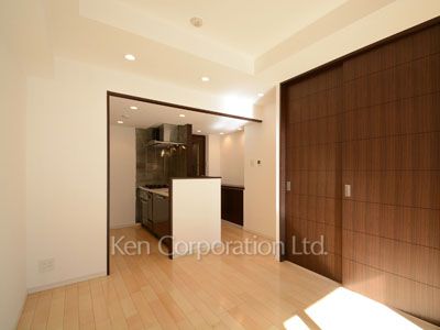 MFPRコート赤坂見附の写真 リビングダイニング