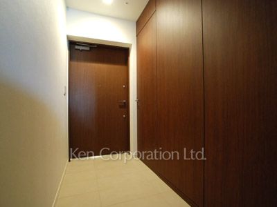 玄関 ※10階の同じ間取タイプを撮影。仕様が異なることがあります。