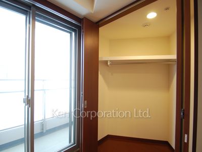 MOMENTO SHIODOMEの写真 クローゼット ※19階の同じ間取タイプを撮影。仕様が異なることがあります。