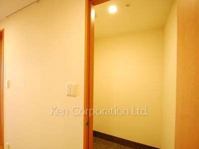 MOMENTO SHIODOMEの写真 クローゼット ※19階の同じ間取タイプを撮影。仕様が異なることがあります。