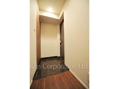 玄関 ※9階の同じ間取タイプを撮影。仕様が異なることがあります。