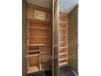 東京ミッドタウン・レジデンシィズの写真 シューズクローゼット