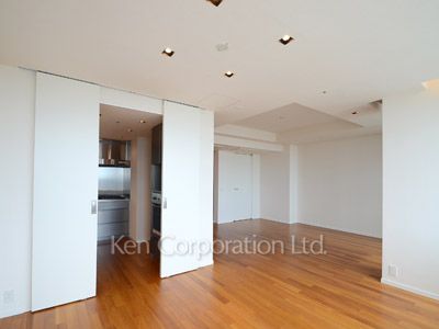 パークアクシス青山一丁目タワーの写真 リビングダイニング ※33階の同じ間取タイプを撮影。仕様が異なることがあります。