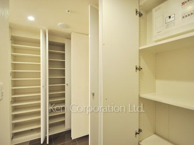 THE ROPPONGI TOKYO SUPERIOR RESIDENCEの写真 シューズクローゼット ※10階の同じ間取タイプを撮影。仕様が異なることがあります。