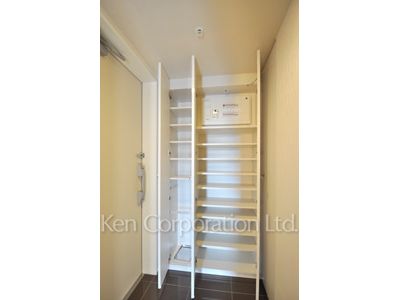 THE ROPPONGI TOKYO SUPERIOR RESIDENCEの写真 シューズクローゼット ※10階の同じ間取タイプを撮影。仕様が異なることがあります。