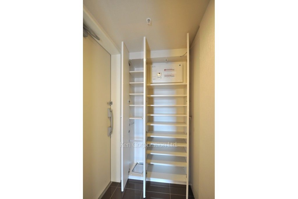 THE ROPPONGI TOKYO SUPERIOR RESIDENCEの写真 シューズクローゼット ※10階の同じ間取タイプを撮影。仕様が異なることがあります。