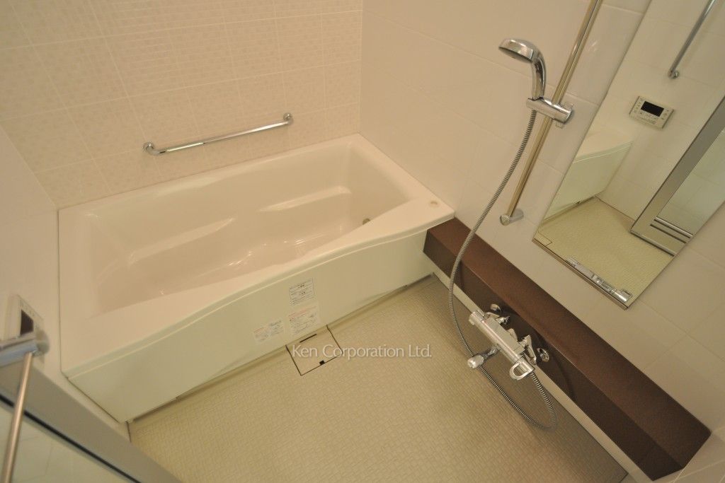 バスルーム ※10階の同じ間取タイプを撮影。仕様が異なることがあります。