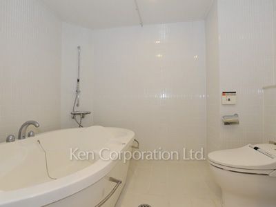 カスタリア麻布十番七面坂の写真 バスルーム ※1階の同じ間取タイプを撮影。仕様が異なることがあります。