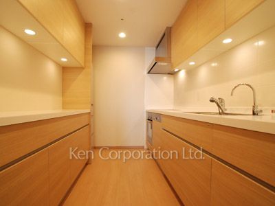 ラ・トゥール飯田橋の写真 キッチン ※19階の同じ間取タイプを撮影。仕様が異なることがあります。