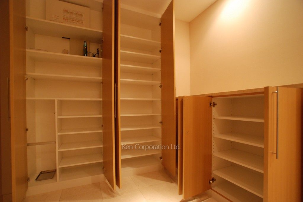 ラ・トゥール飯田橋の写真 シューズクローゼット ※19階の同じ間取タイプを撮影。仕様が異なることがあります。