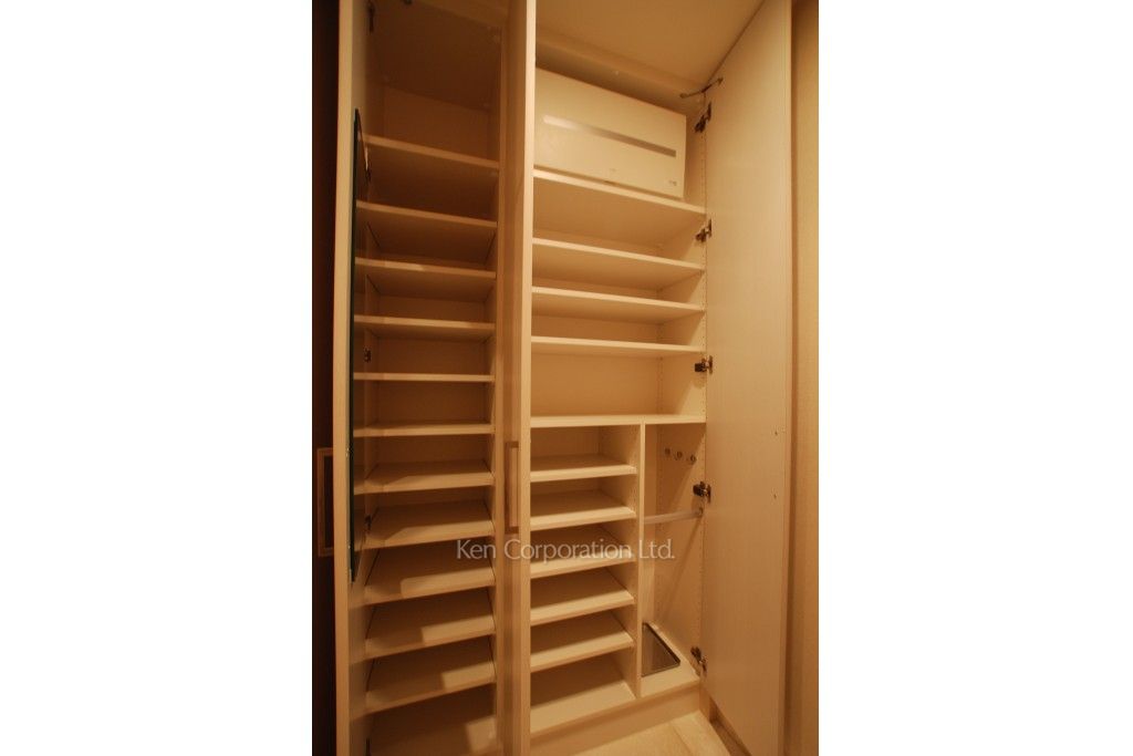 ラ・トゥール新宿グランドの写真 シューズクローゼット ※19階の同じ間取タイプを撮影。仕様が異なることがあります。