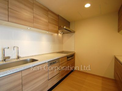 ラ・トゥール新宿グランドの写真 キッチン ※39階の同じ間取タイプを撮影。仕様が異なることがあります。