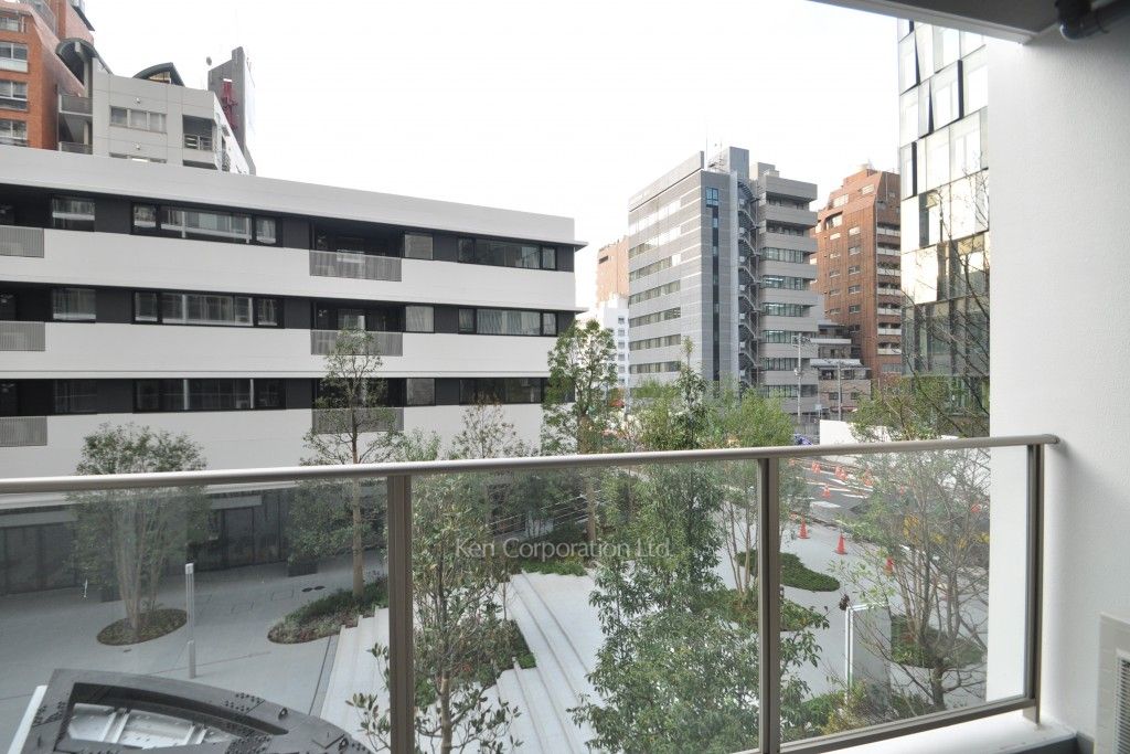 コンフォリア新宿イーストサイドタワーの写真 バルコニー