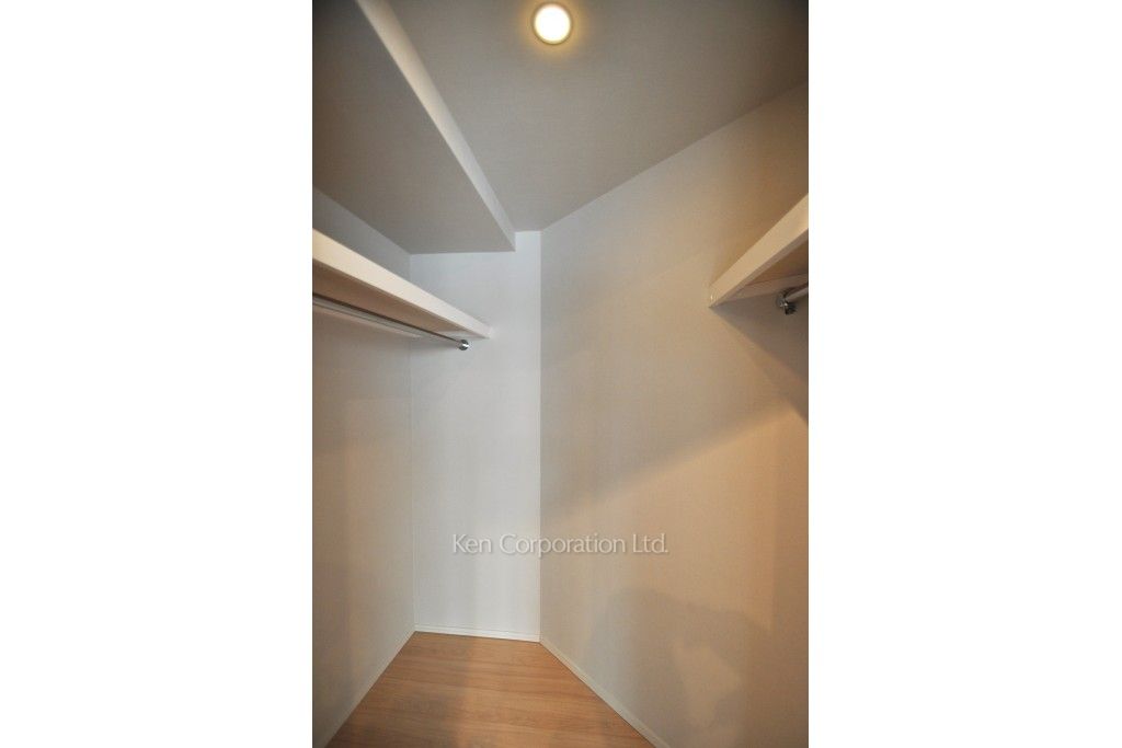 コンフォリア新宿イーストサイドタワーの写真 ウォークインクローゼット