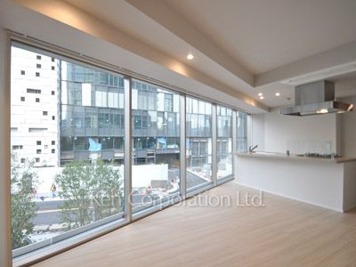 コンフォリア新宿イーストサイドタワーの写真 居室（LDなど） ※2階の同じ間取タイプを撮影。仕様が異なることがあります。