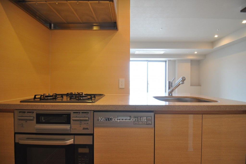 コンフォリア新宿イーストサイドタワーの写真 キッチン ※18階の同じ間取タイプを撮影。仕様が異なることがあります。