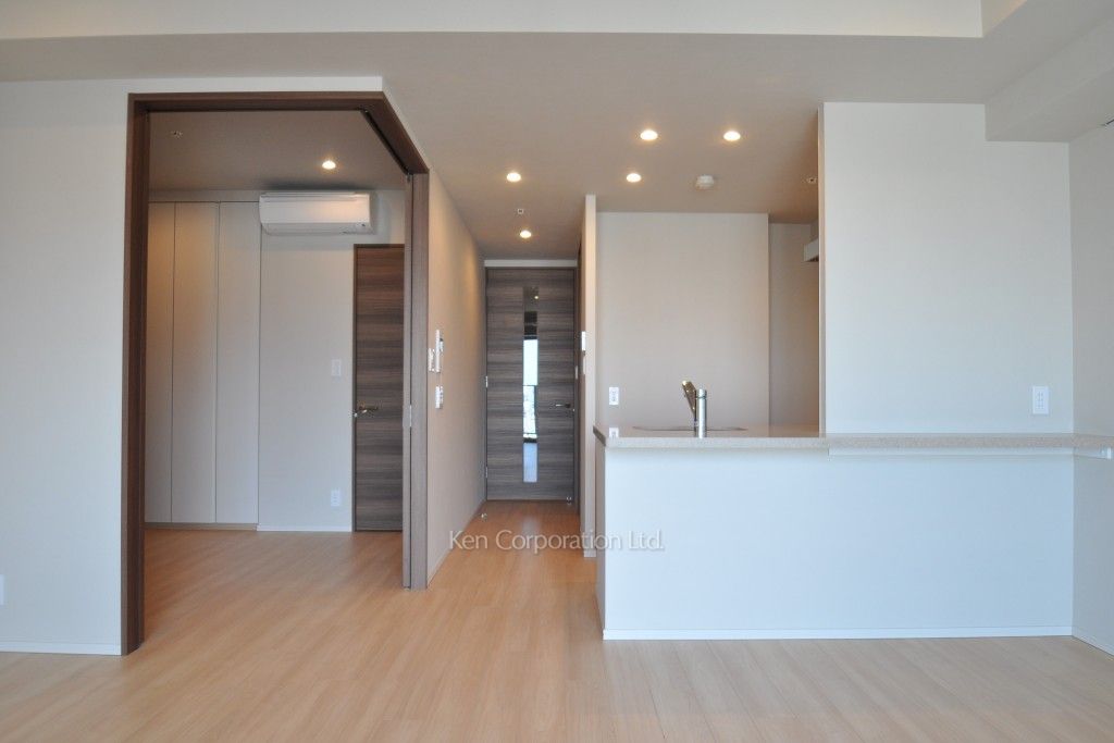 コンフォリア新宿イーストサイドタワーの写真 居室（LDなど） ※18階の同じ間取タイプを撮影。仕様が異なることがあります。