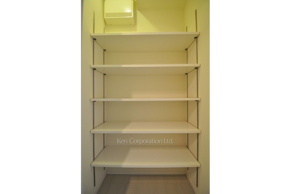 コンフォリア新宿イーストサイドタワーの写真 シューズクローゼット ※17階の同じ間取タイプを撮影。仕様が異なることがあります。