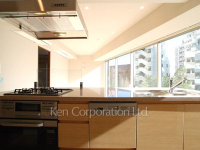 コンフォリア新宿イーストサイドタワーの写真 キッチン ※2階の同じ間取タイプを撮影。仕様が異なることがあります。