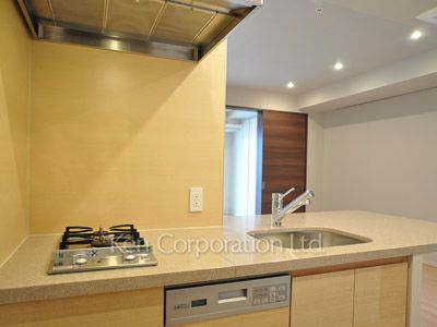 コンフォリア新宿イーストサイドタワーの写真 キッチン ※18階の同じ間取タイプを撮影。仕様が異なることがあります。