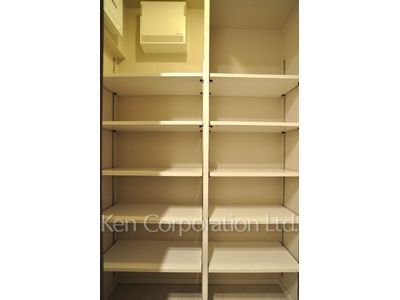 コンフォリア新宿イーストサイドタワーの写真 シューズインクローゼット ※18階の同じ間取タイプを撮影。仕様が異なることがあります。