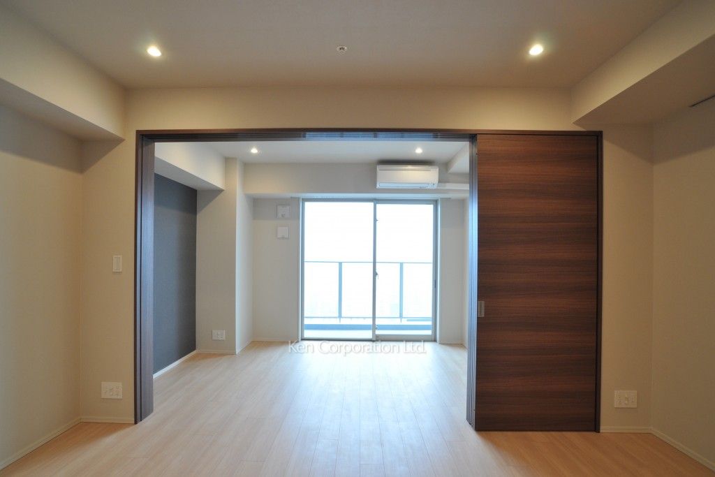 コンフォリア新宿イーストサイドタワーの写真 居室（LDなど） ※18階の同じ間取タイプを撮影。仕様が異なることがあります。