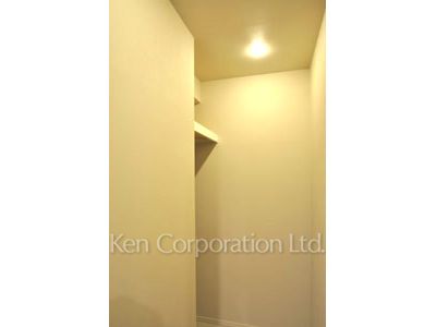 コンフォリア新宿イーストサイドタワーの写真 ストレージ ※18階の同じ間取タイプを撮影。仕様が異なることがあります。