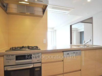 コンフォリア新宿イーストサイドタワーの写真 キッチン ※18階の同じ間取タイプを撮影。仕様が異なることがあります。