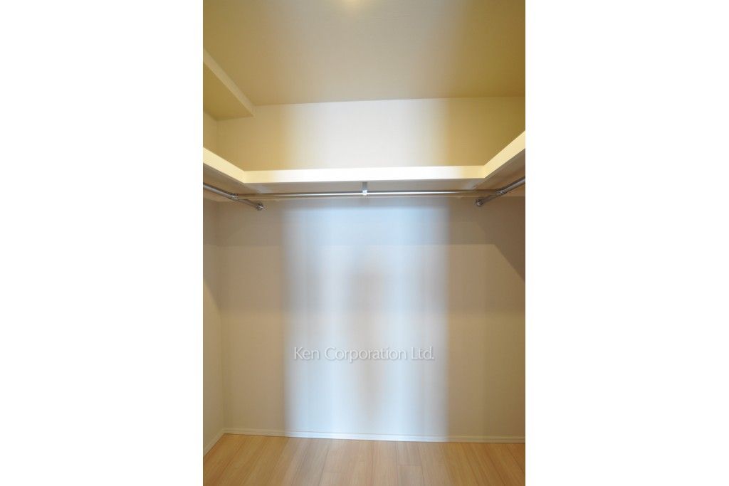 コンフォリア新宿イーストサイドタワーの写真 ウォークインクローゼット ※30階の同じ間取タイプを撮影。仕様が異なることがあります。