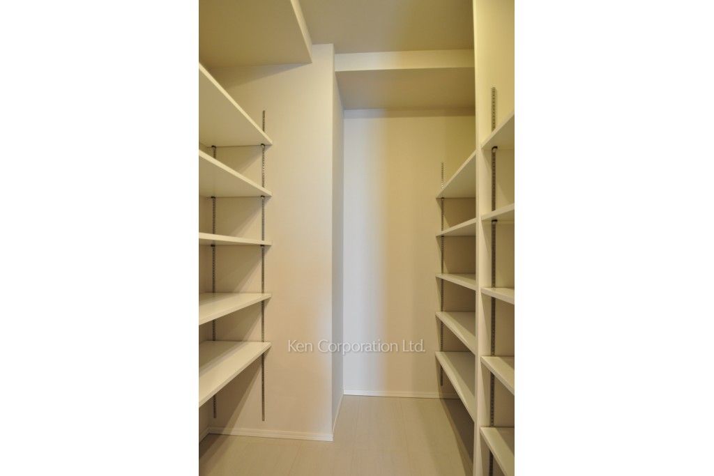 コンフォリア新宿イーストサイドタワーの写真 シューズインクローゼット ※30階の同じ間取タイプを撮影。仕様が異なることがあります。