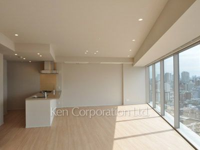 コンフォリア新宿イーストサイドタワーの写真 居室（LDなど） ※18階の同じ間取タイプを撮影。仕様が異なることがあります。