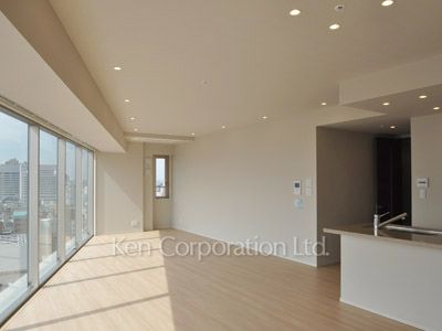 コンフォリア新宿イーストサイドタワーの写真 居室（LDなど） ※18階の同じ間取タイプを撮影。仕様が異なることがあります。