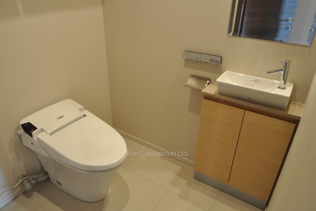 コンフォリア新宿イーストサイドタワーの写真 トイレ ※18階の同じ間取タイプを撮影。仕様が異なることがあります。