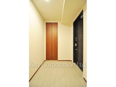 コンフォリア新宿イーストサイドタワーの写真 玄関 ※27階の同じ間取タイプを撮影。仕様が異なることがあります。