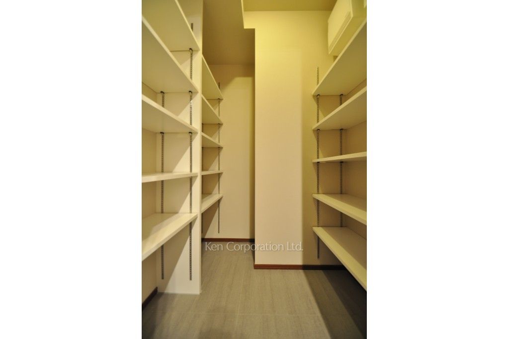 コンフォリア新宿イーストサイドタワーの写真 シューズインクローゼット ※27階の同じ間取タイプを撮影。仕様が異なることがあります。