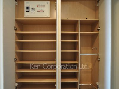 コンフォリア新宿イーストサイドタワーの写真 シューズクローゼット ※25階の同じ間取タイプを撮影。仕様が異なることがあります。